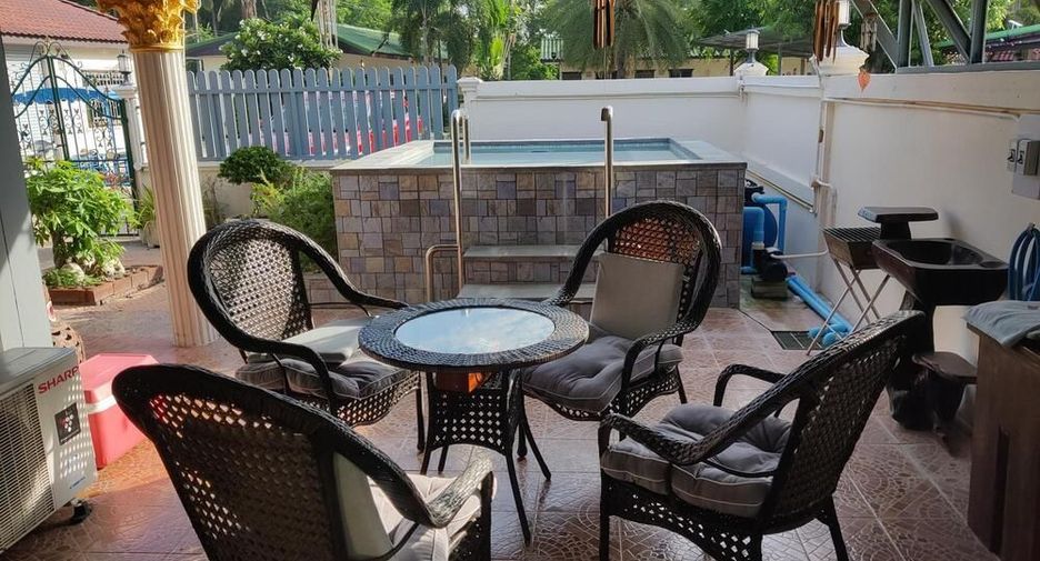For sale 13 bedrooms hotel in Prasat, Surin