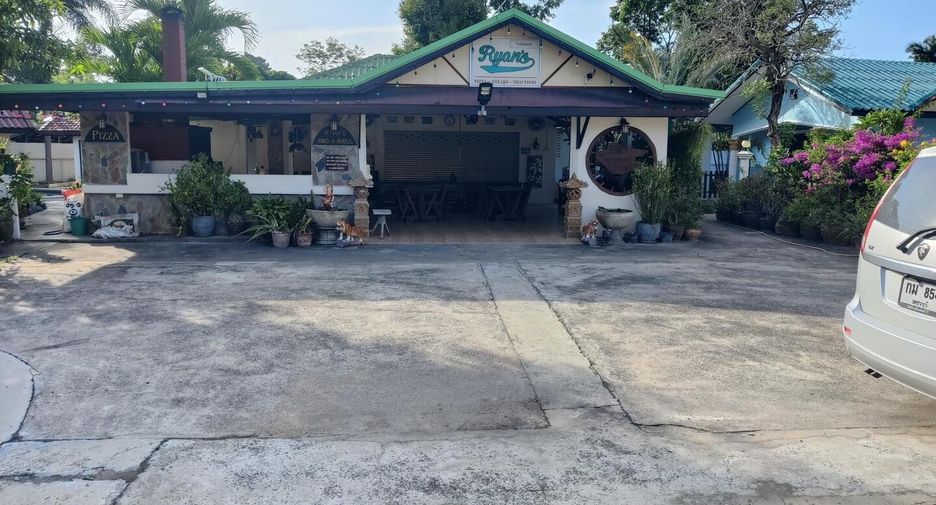 For sale 13 bedrooms hotel in Prasat, Surin