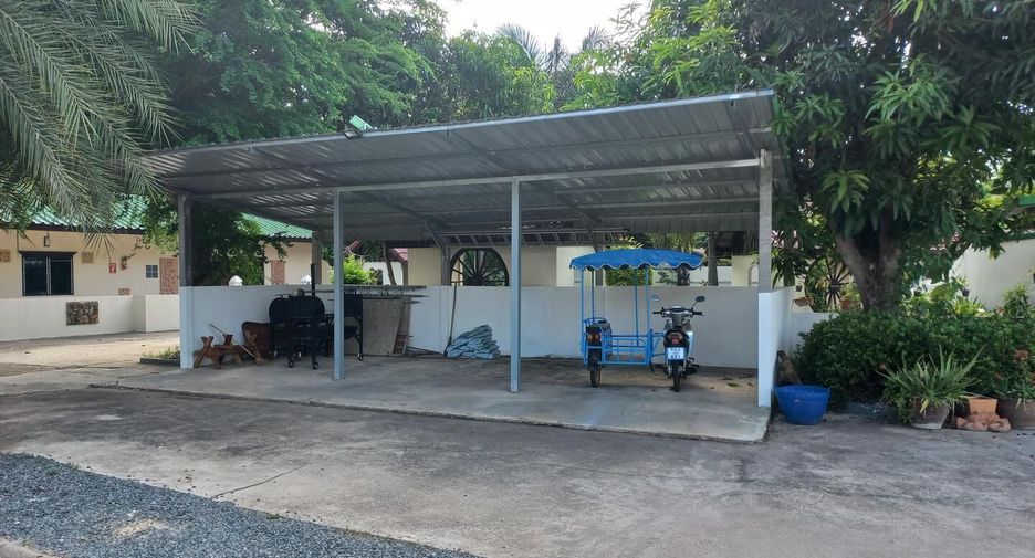 For sale 13 bedrooms hotel in Prasat, Surin