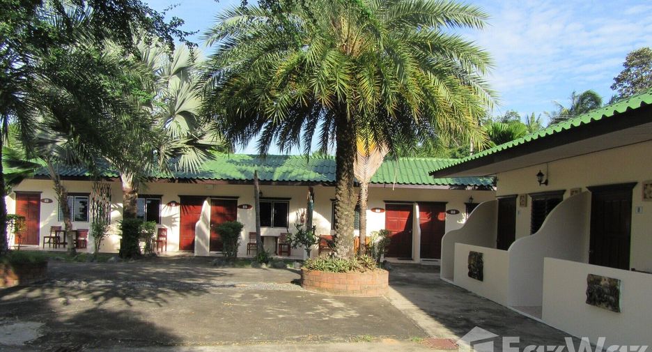 For sale 13 bedrooms hotel in Prasat, Surin