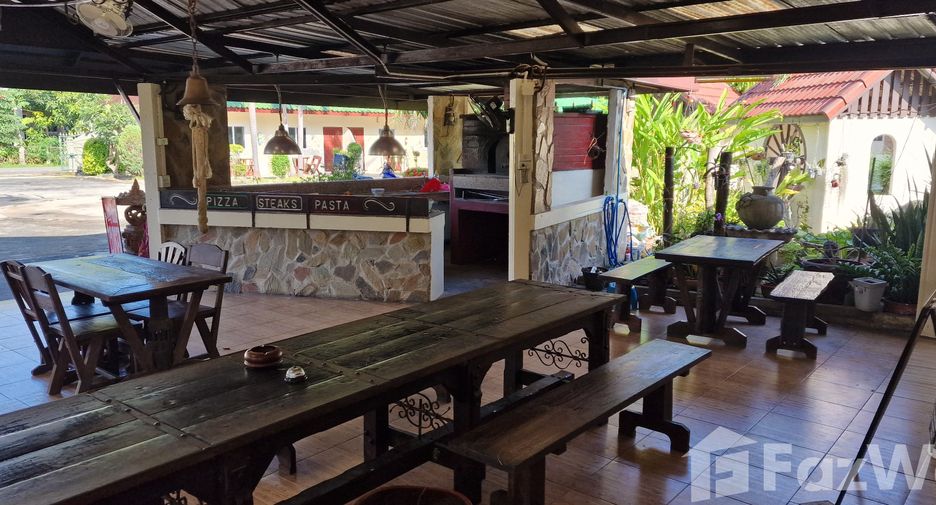 For sale 13 bedrooms hotel in Prasat, Surin