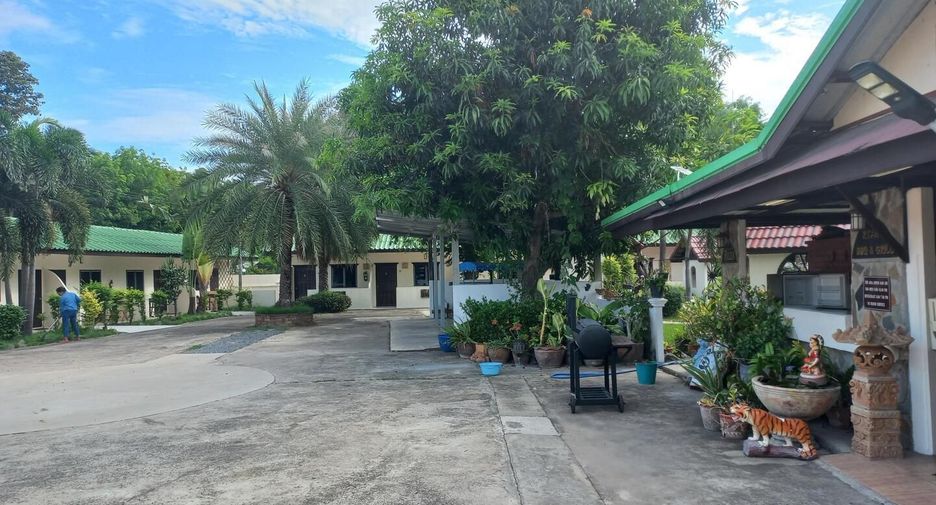 For sale 13 bedrooms hotel in Prasat, Surin