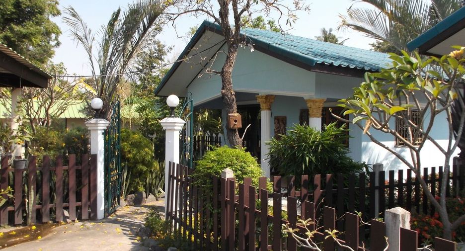 For sale 13 bedrooms hotel in Prasat, Surin