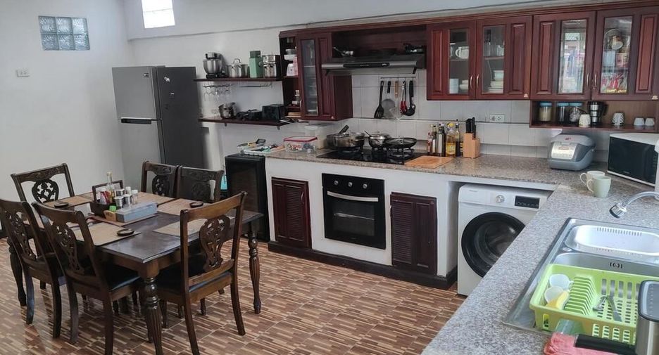 For sale 13 bedrooms hotel in Prasat, Surin