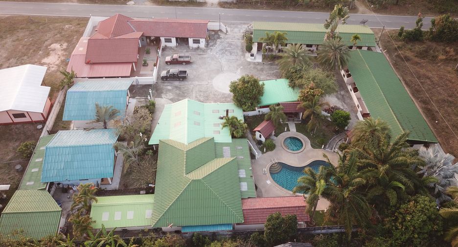 For sale 13 bedrooms hotel in Prasat, Surin