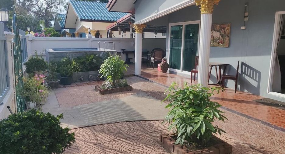 For sale 13 bedrooms hotel in Prasat, Surin