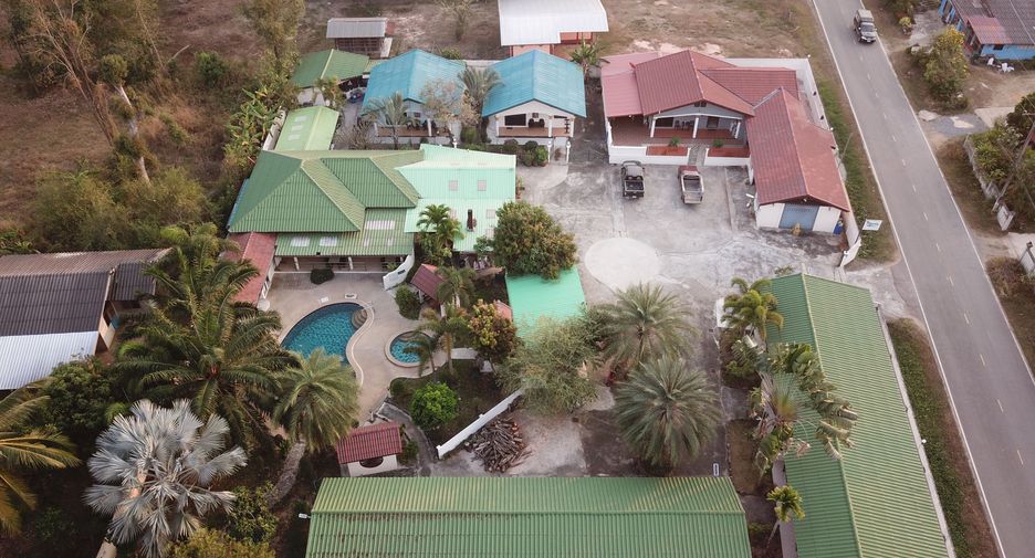 For sale 13 bedrooms hotel in Prasat, Surin