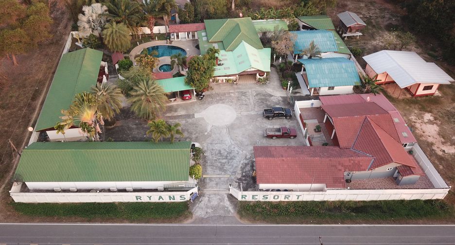 For sale 13 bedrooms hotel in Prasat, Surin