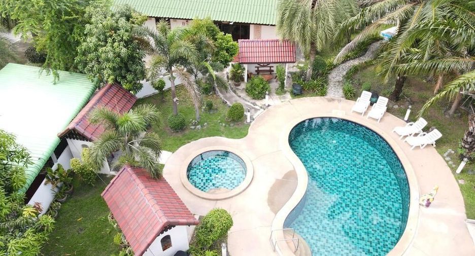 For sale 13 bedrooms hotel in Prasat, Surin