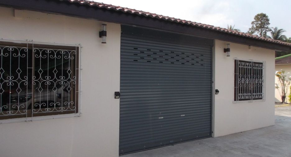 For sale 13 bedrooms hotel in Prasat, Surin