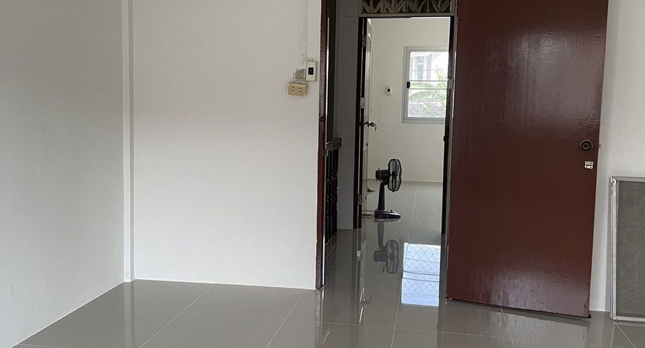For sale 2 bedrooms townhouse in Min Buri, Bangkok