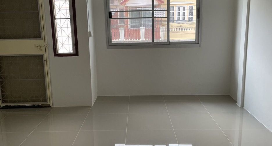 Casa adosada en venta de 2 habitaciones en Min Buri, Bangkok