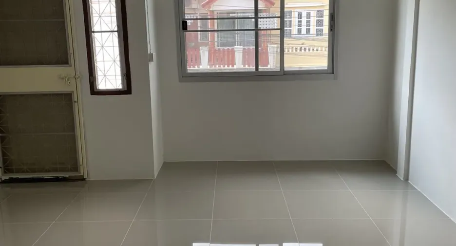 For sale 2 bedrooms townhouse in Min Buri, Bangkok