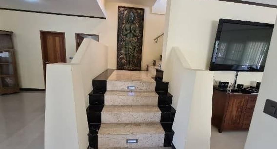 For rent 6 bedrooms villa in Mueang Phuket, Phuket
