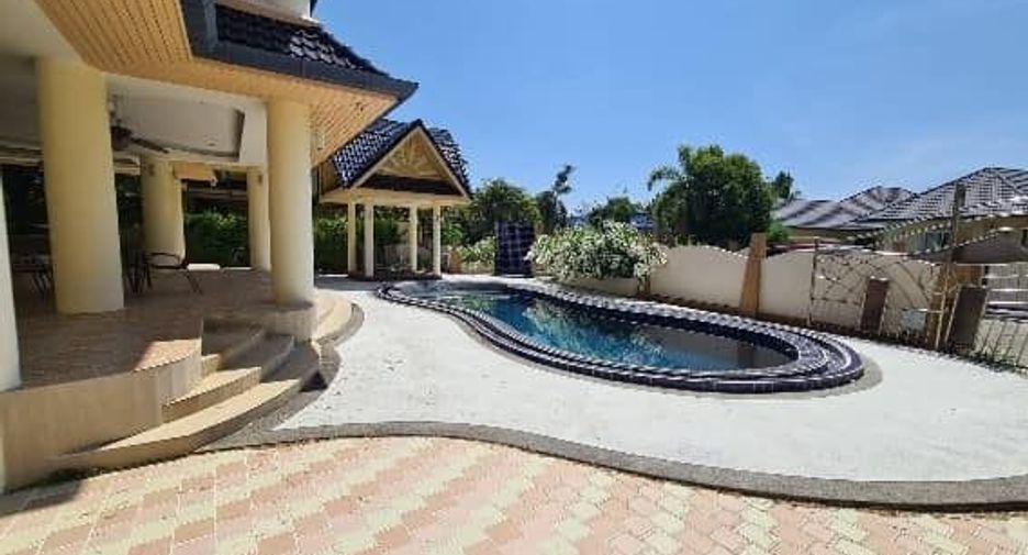For rent 6 bedrooms villa in Mueang Phuket, Phuket