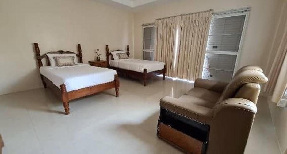 For rent 6 bedrooms villa in Mueang Phuket, Phuket
