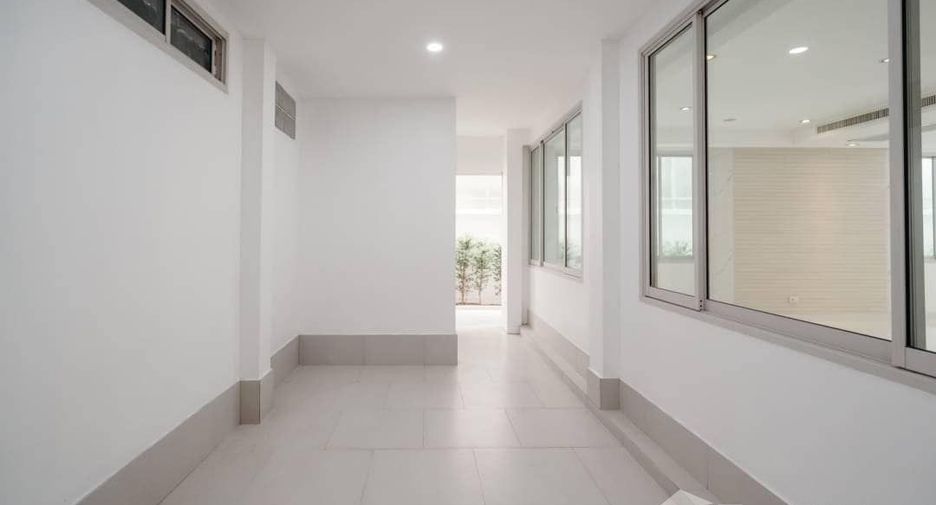 Reihenhaus zum Kauf mit 4 Zimmer in Watthana, Bangkok