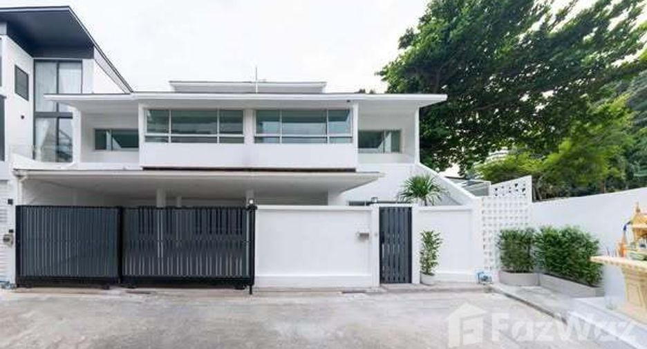 Reihenhaus zum Kauf mit 4 Zimmer in Watthana, Bangkok