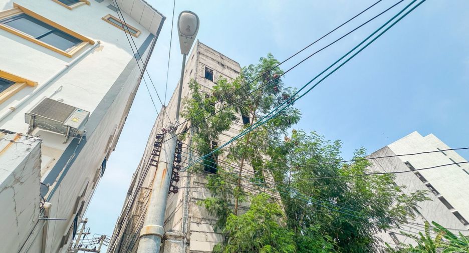 Haus zum Kauf mit 5 Zimmer in Sattahip, Chonburi