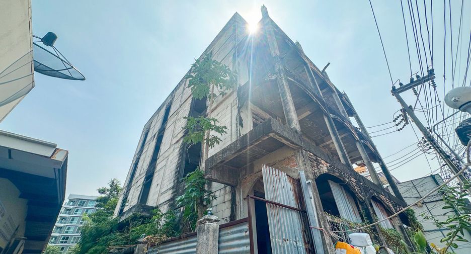 Haus zum Kauf mit 5 Zimmer in Sattahip, Chonburi