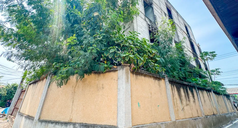 Haus zum Kauf mit 5 Zimmer in Sattahip, Chonburi