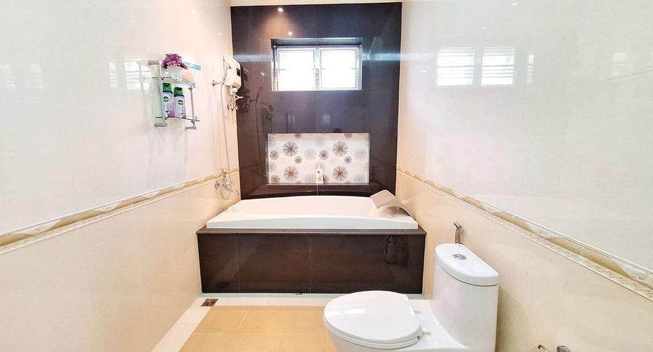 For sale 3 bedrooms house in Mueang Udon Thani, Udon Thani