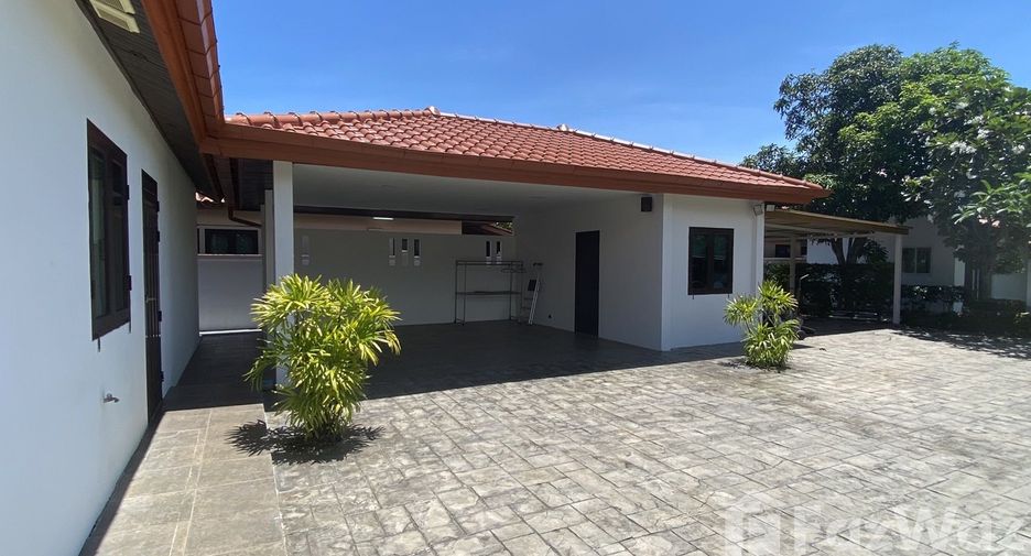 For sale 3 ベッドルーム villa in Sattahip, Chonburi