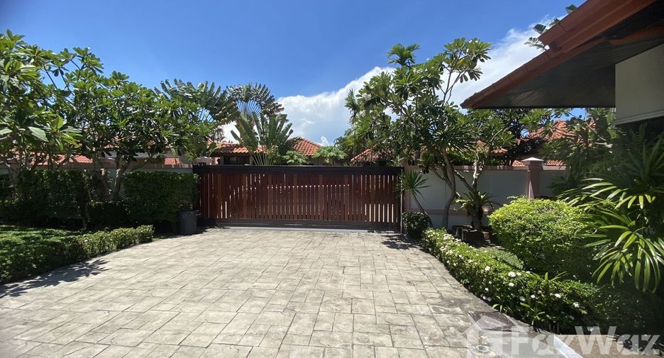 For sale 3 ベッドルーム villa in Sattahip, Chonburi
