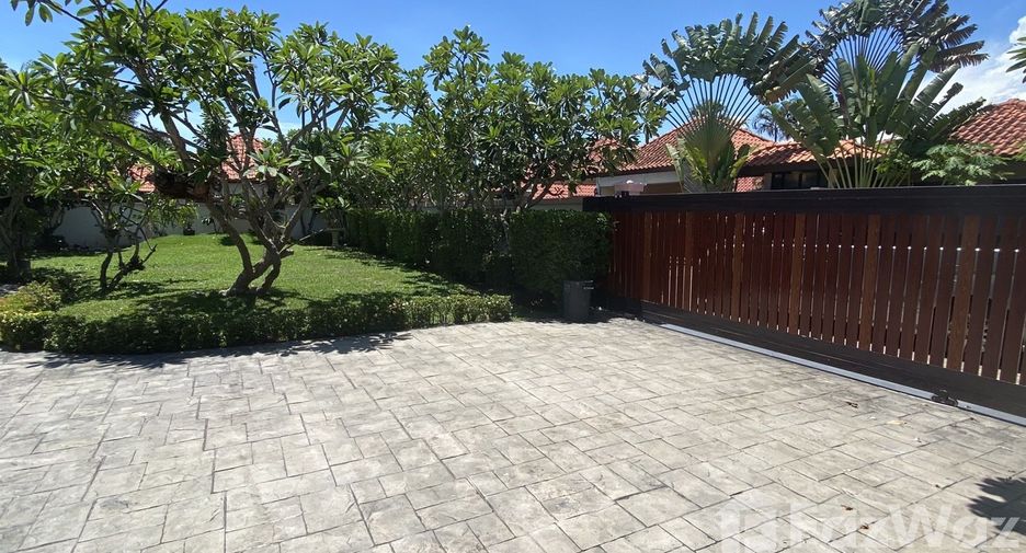 For sale 3 ベッドルーム villa in Sattahip, Chonburi