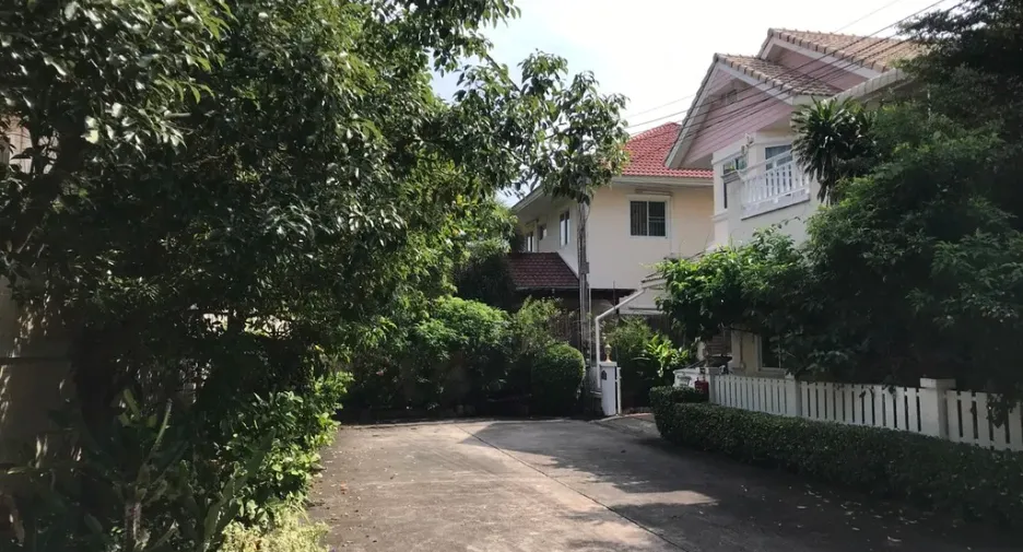Продажа 4 спальни дом в Mueang Chon Buri, Чонбури
