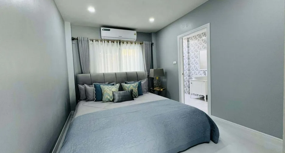 For sale 4 bedrooms house in Bang Lamung, Chonburi