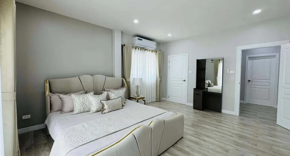 For sale 4 bedrooms house in Bang Lamung, Chonburi