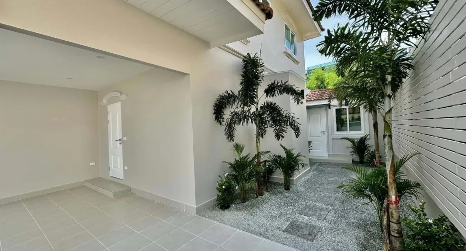 For sale 4 bedrooms house in Bang Lamung, Chonburi