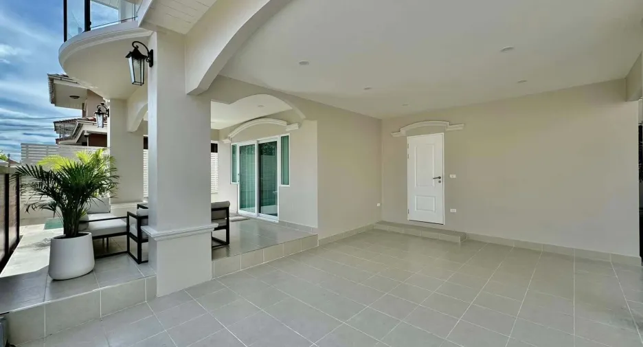 For sale 4 bedrooms house in Bang Lamung, Chonburi