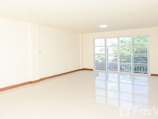 For sale 3 bedrooms townhouse in Bang Kapi, Bangkok