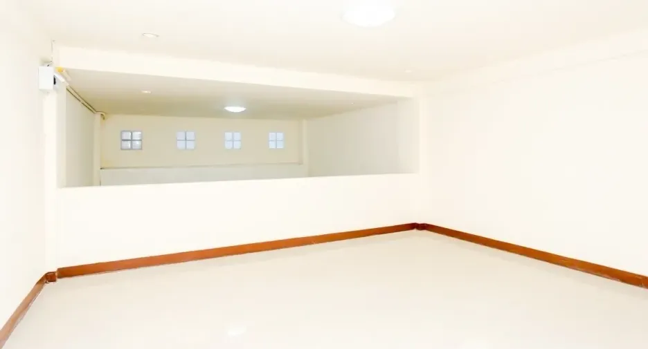 For sale 3 bedrooms townhouse in Bang Kapi, Bangkok