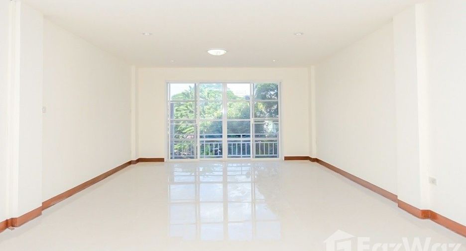 For sale 3 bedrooms townhouse in Bang Kapi, Bangkok
