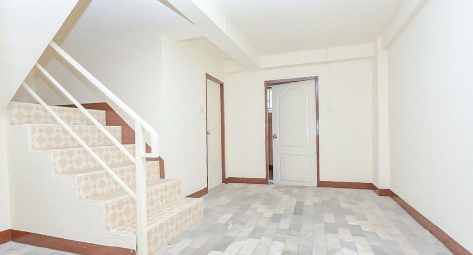 For sale 3 bedrooms townhouse in Bang Kapi, Bangkok