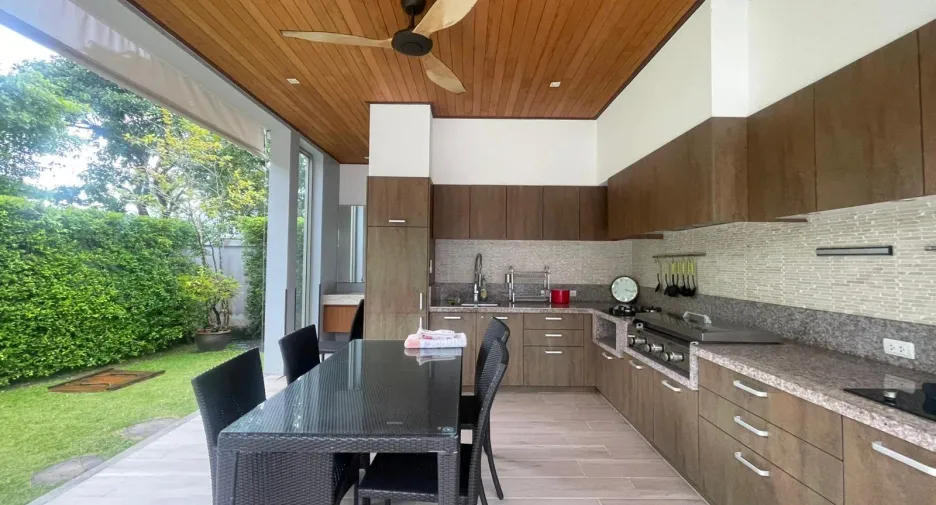 Villa en venta de 4 habitaciones en Thalang, Phuket