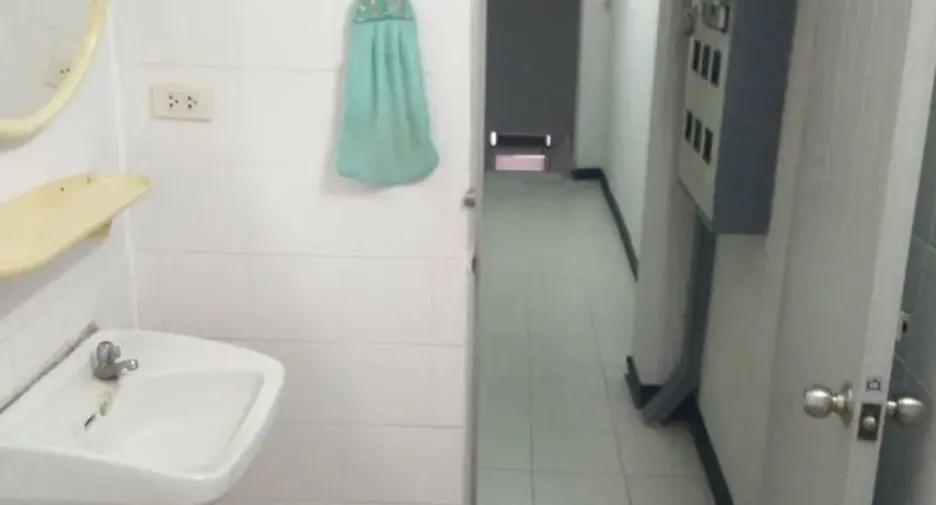 For sale 6 bedrooms retail Space in Chatuchak, Bangkok
