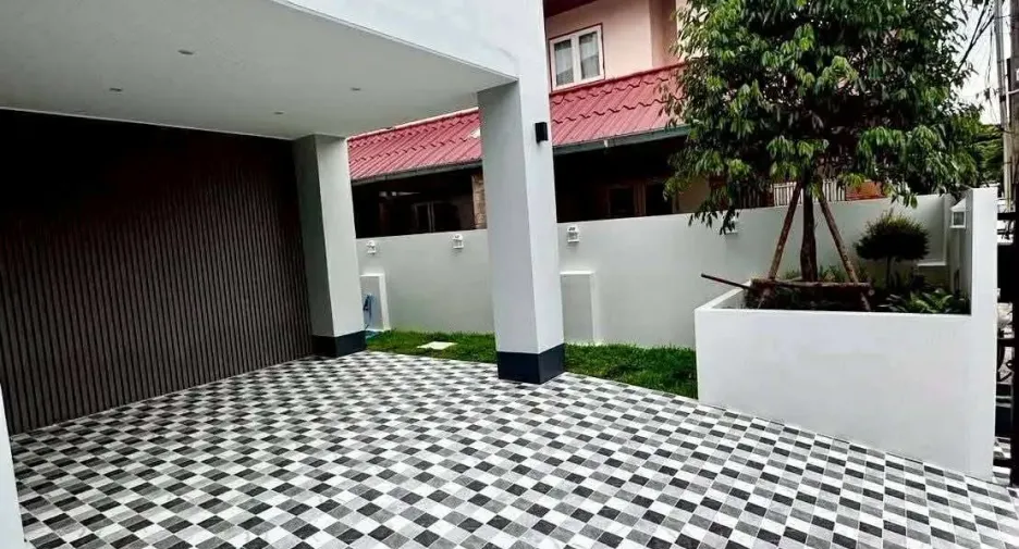 À louer 4 chambres villa à Bang Lamung, Chonburi