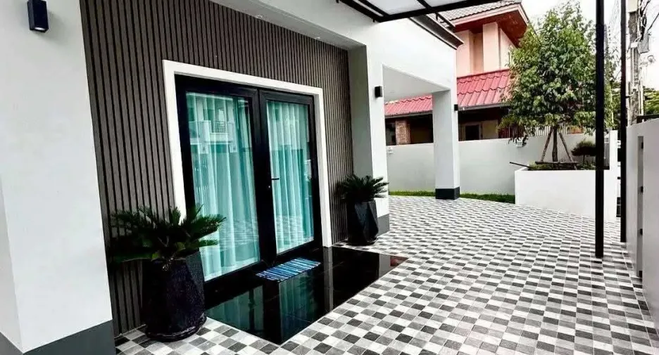 À louer 4 chambres villa à Bang Lamung, Chonburi