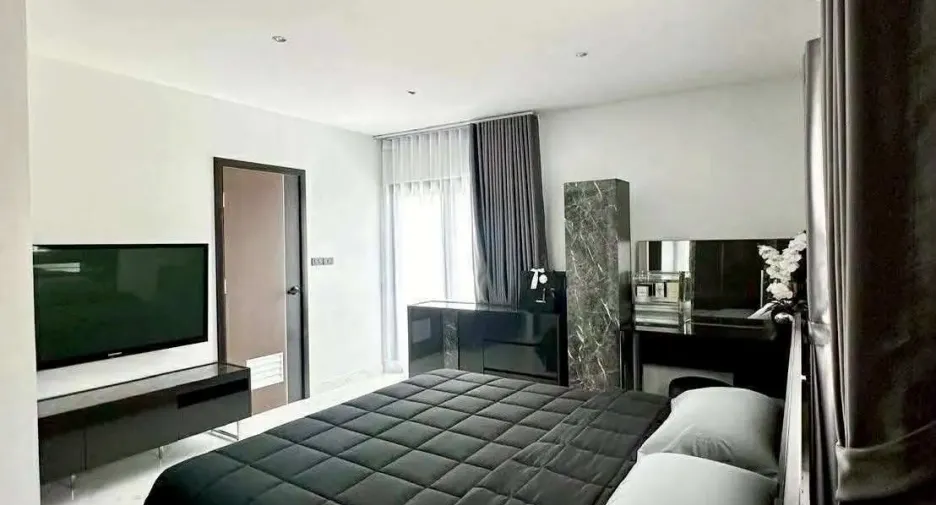 À louer 4 chambres villa à Bang Lamung, Chonburi