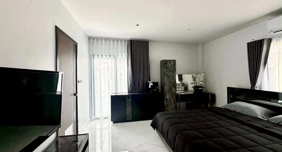 À louer 4 chambres villa à Bang Lamung, Chonburi
