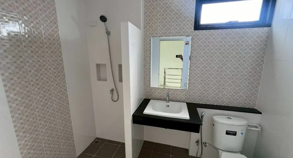 Casa adosada en venta de 3 habitaciones en Bang Lamung, Chonburi