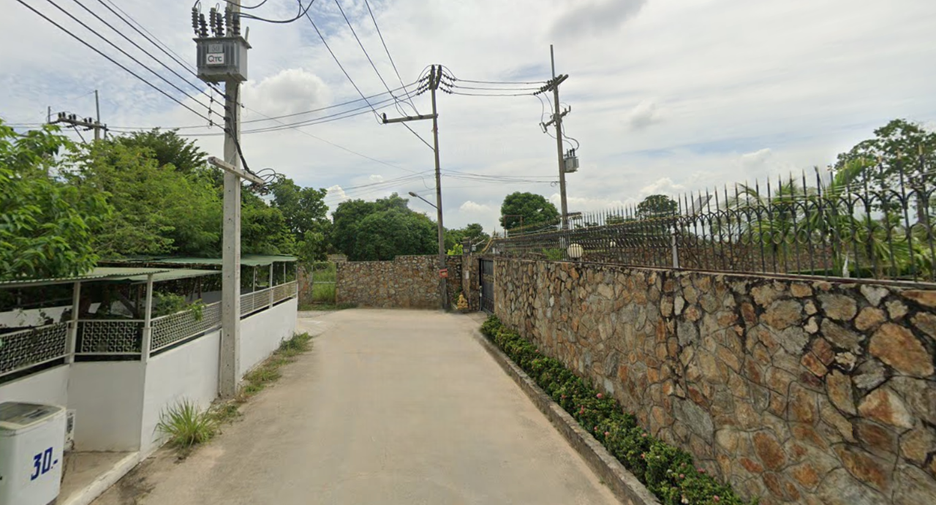 出售 土地 在 Bang Lamung, Chon Buri