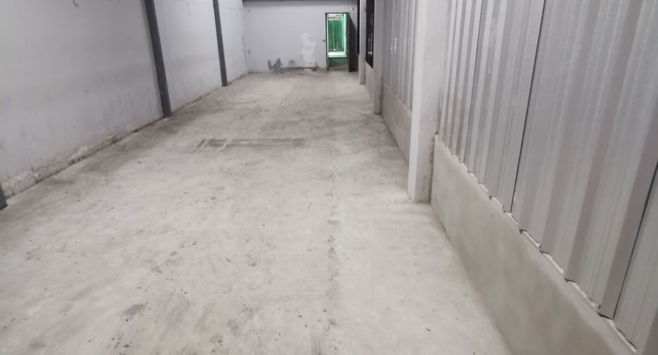 For sale 3 bedrooms retail Space in Bang Bon, Bangkok