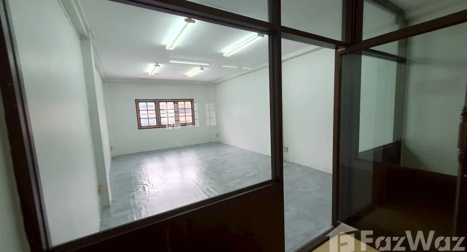 For sale そして for rent 3 ベッドルーム office in Min Buri, Bangkok