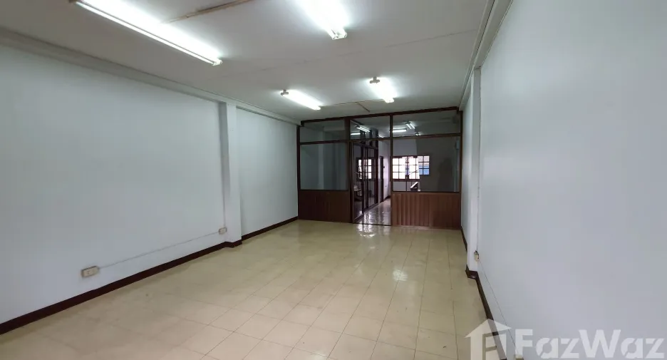 For sale そして for rent 3 ベッドルーム office in Min Buri, Bangkok