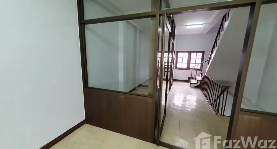For sale そして for rent 3 ベッドルーム office in Min Buri, Bangkok